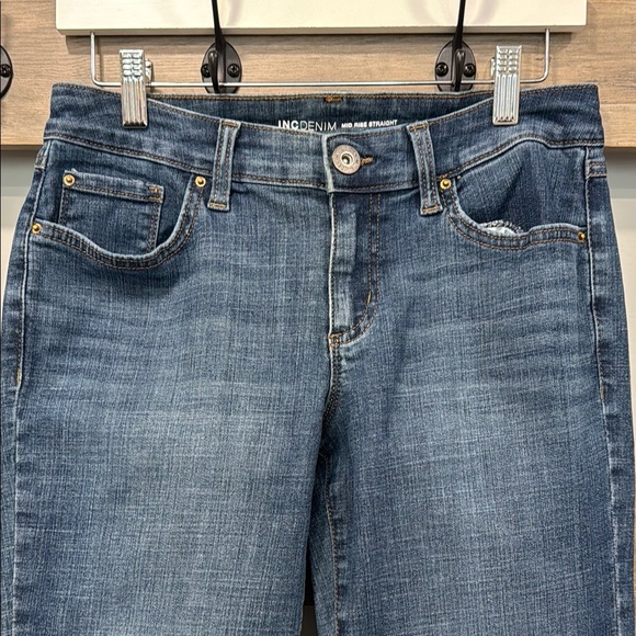 NWOT!! Classic Blue Women's Jeans - Picture 4 of 8